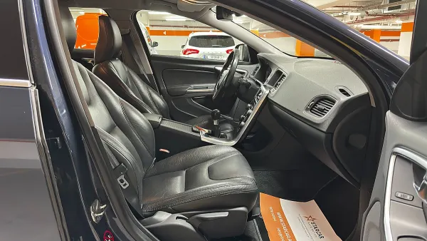 Volvo V60 D3 Summum gebraucht in Wien – Foto 8