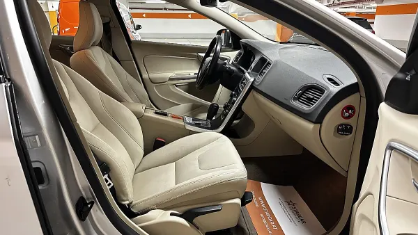 Volvo S60 2,0T Momentum Powershift gebraucht in Wien – Foto 8